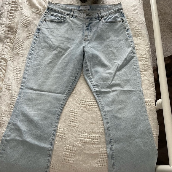 New Loft light washed, high waisted, cropped jeans - Picture 2 of 3